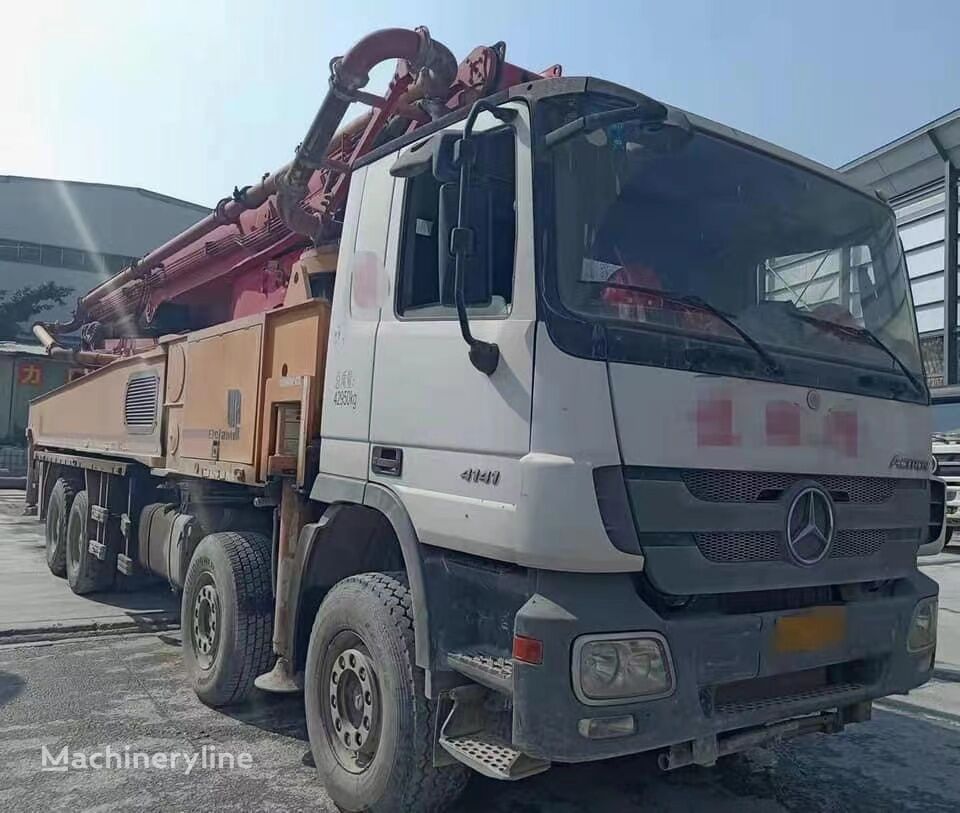 Putzmeister  en el chasis Mercedes-Benz Actros 4141 bomba de hormigón