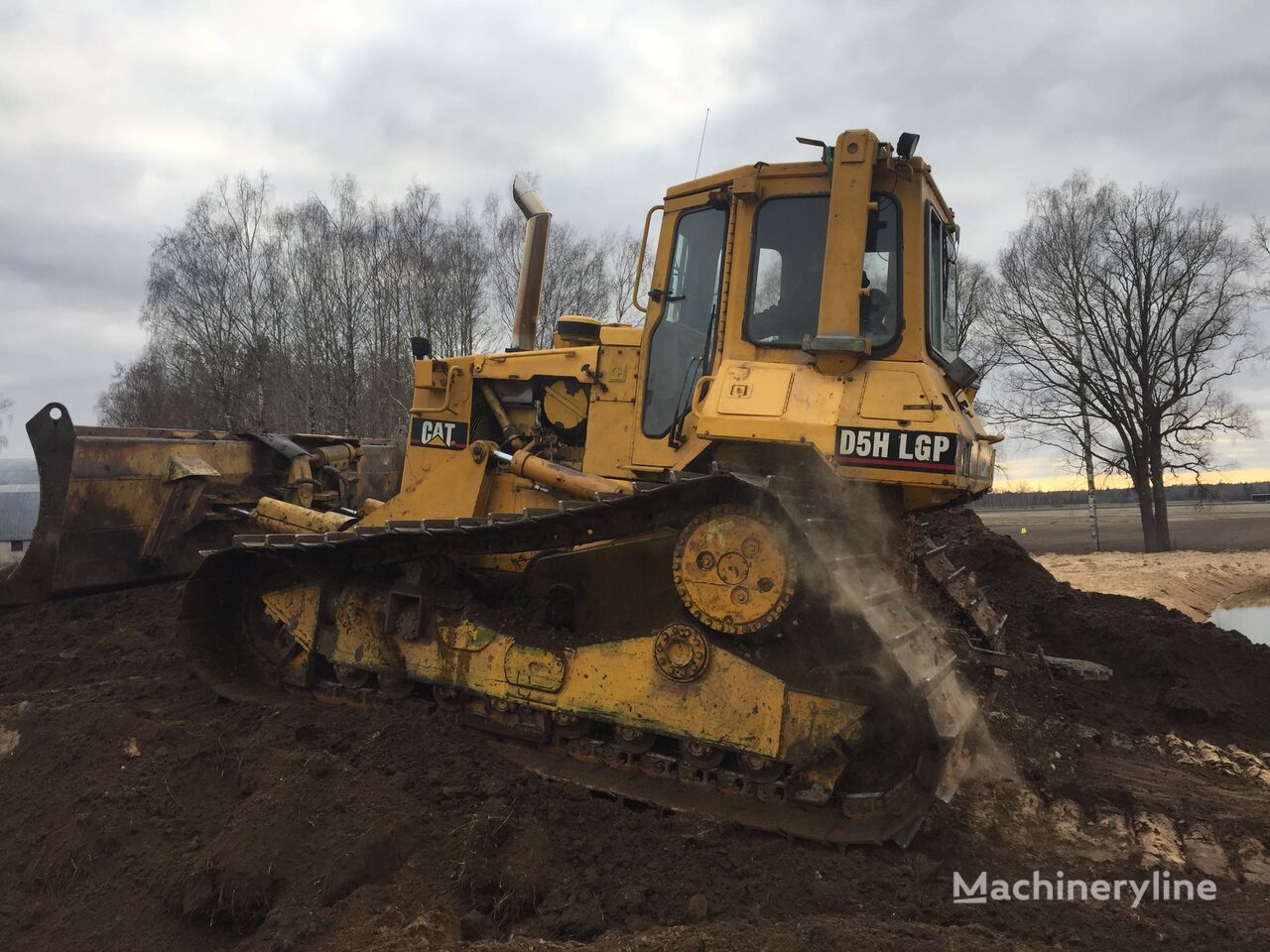 Caterpillar D5H LGP bulldozer