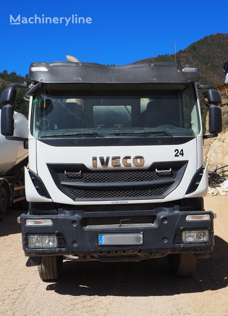 IVECO Trakker AD 340 TB 40 camión hormigonera