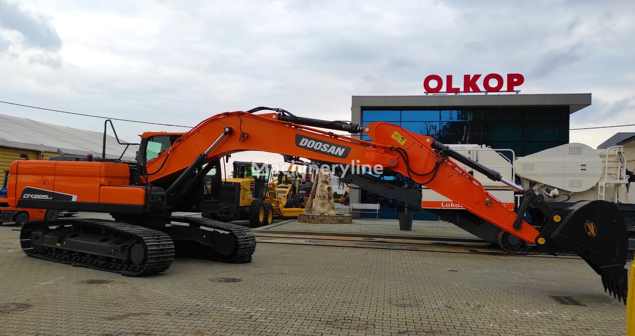 Doosan DX225 LC5    RATY -  KREDYT excavadora de cadenas