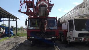 Grove KMK 4080 en el chasis Krupp KMK 4080 grúa móvil