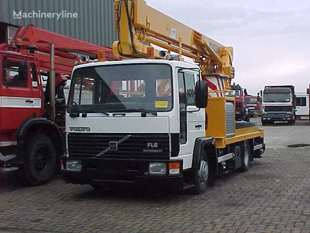 Volvo FL614 4x2 plataforma sobre camión