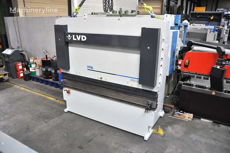 LVD PPBL 200/31 máquina curvadora de chapa